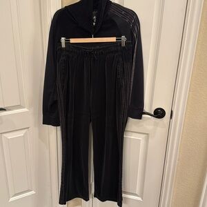 Adidas ladies fabric velour outfit in size medium top and bottom and color black
